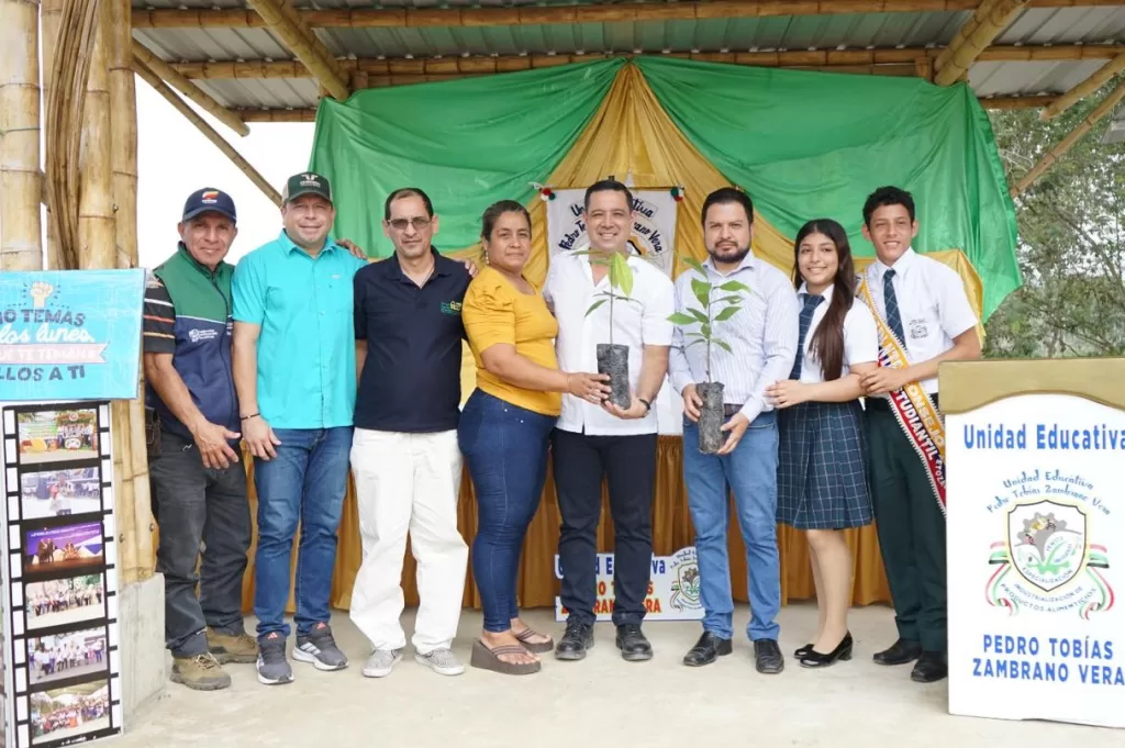 Unidad educativa de Chone impulsa emprendimiento y producción sostenible Unidad educativa de Chone impulsa emprendimiento y producción sostenible