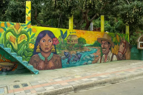 Taller artístico culmina con murales en El Vergel