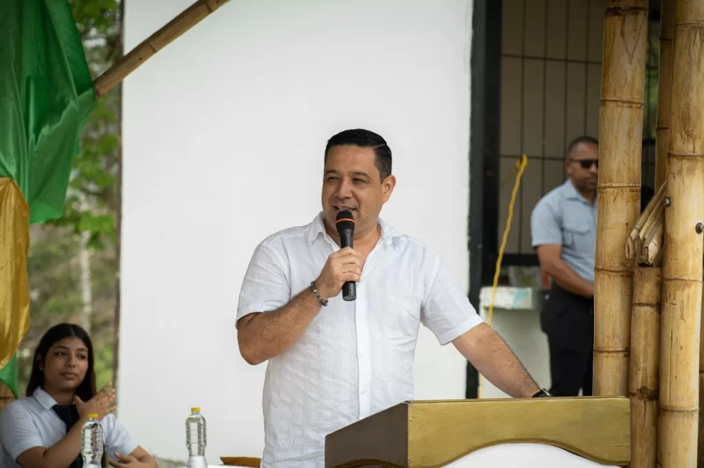 Unidad educativa de Chone impulsa emprendimiento y producción sostenible Unidad educativa de Chone impulsa emprendimiento y producción sostenible