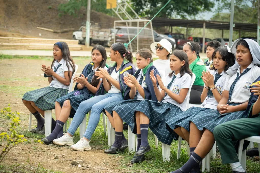 Unidad educativa de Chone impulsa emprendimiento y producción sostenible Unidad educativa de Chone impulsa emprendimiento y producción sostenible
