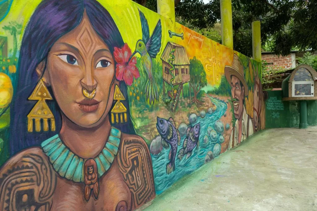 Taller artístico culmina con murales en El Vergel